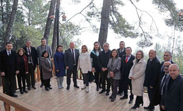 Başkan Gümüş birim müdürlerinin yeni yılını kutladı