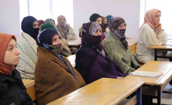 Bayburtlu kadınlar Köy Yaşam Merkezlerinde modern tarım yöntemlerini öğreniyor