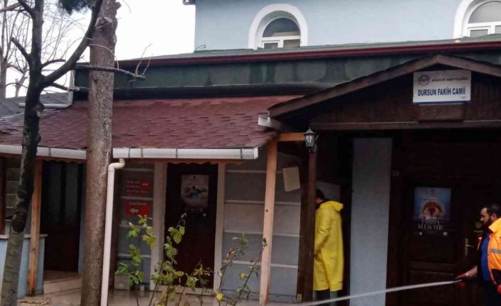 Bilecik’te bütün cami bahçeleri her hafta yıkanarak cuma namazına hazırlanıyor