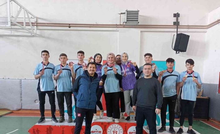 Bileklerin gücüyle en çok madalyayı toplayan okul oldular