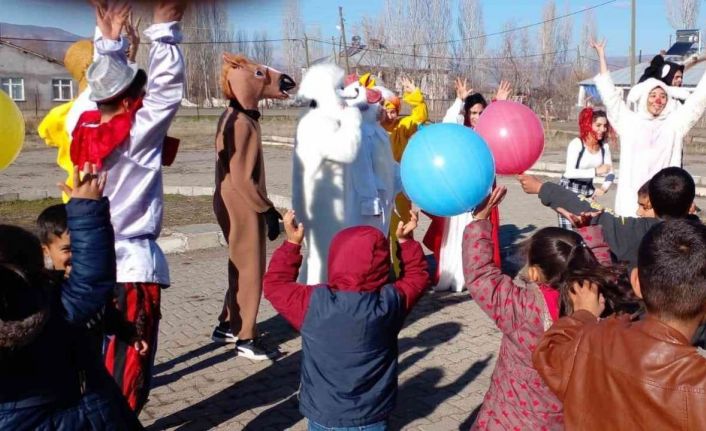 Bingöl’de köy okulları tiyatro ile buluşuyor