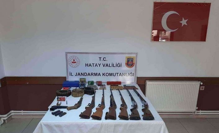 Bir evden 7’si tüfek 8 silah ile 490 adet fişek ele geçirildi