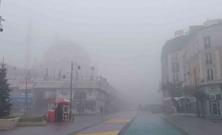 Bolu’da sis etkili oluyor