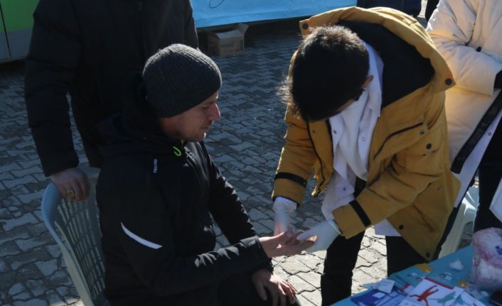 Bu sokakta şifa var: Büyükşehir projesi ilk durağında 500 kişiyi ağırladı