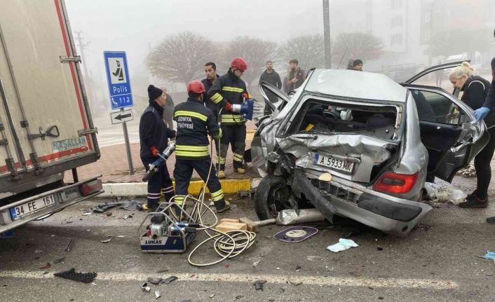 Bulgaristan’dan ilik nakli için Konya’ya giden aile kaza yaptı: 3 yaralı