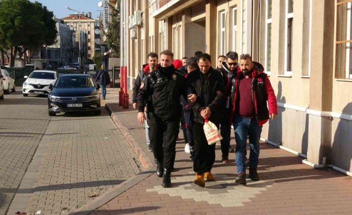 Çanakkale’de Orta Asya ve Afrika uyruklu 14 kadını pazarlayan 2 kişi tutuklandı