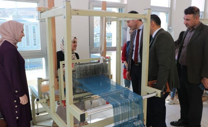 Cizre halk eğitim merkezlerinde hem üretim hem de istihdam sağlanıyor