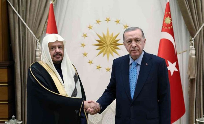 Cumhurbaşkanı Erdoğan, Suudi Arabistan Şura Meclisi Başkanı Abdullah Muhammed İbrahim Al-Sheikh’i kabul etti.