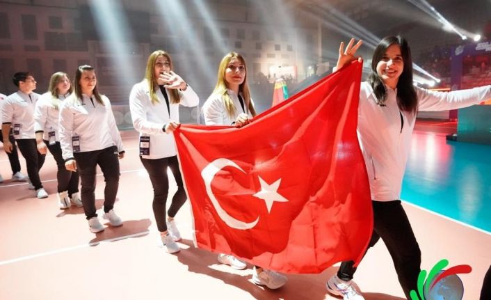 Denizlili sporcularında yer aldığı Türkiye Golbol Kadın Milli Takımı ilk kez dünya şampiyonu oldu