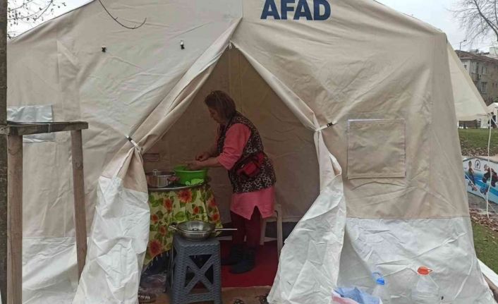 Depremin üstünden 10 gün geçti, korkusu hala sürüyor
