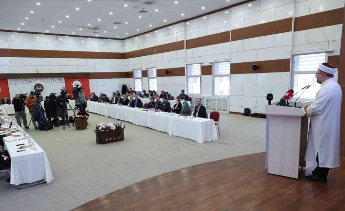 Diyanet İşleri Başkanı Erbaş: “Yarına dair söyleyecek sözü, hedefi ve ideali olanlar bugünün gençlerinin gündeminden haberdar olmak zorundadır”