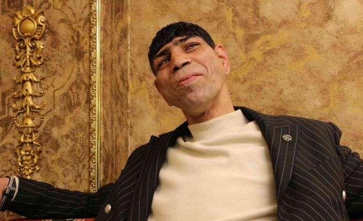 Diyarbakır’ı dünyaya tanıtan adam: ’Hiko Baba’ günde 500 fotoğraf çektiriyor