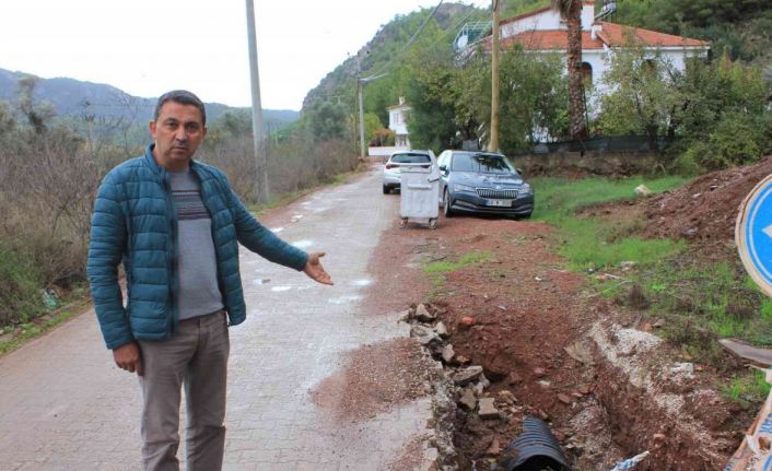 Dünyaca ünlü plajın bulunduğu mahallede yol sorunu için çözüm aranıyor