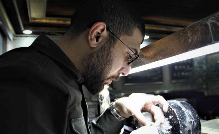 Dünyanın en iyi 5 tespih ustası arasında görülen Osman Kiraz: “Tespih yatırım aracı olarak görülüyor”