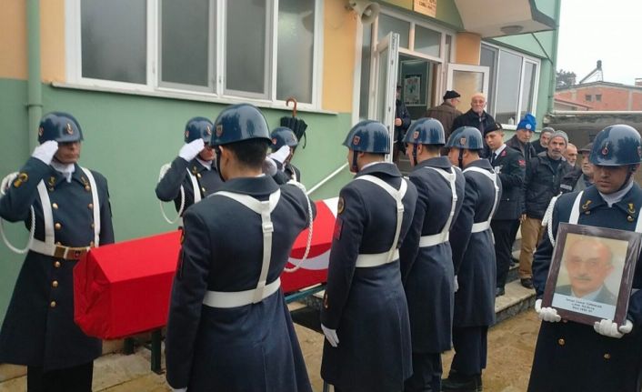 Emekli asker son yolculuğuna törenle uğurlandı