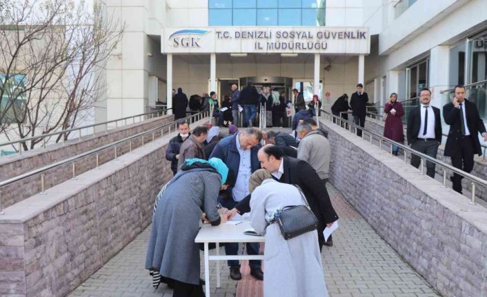 EYT bekleyenler SGK önünde kuyruklar oluşturdu