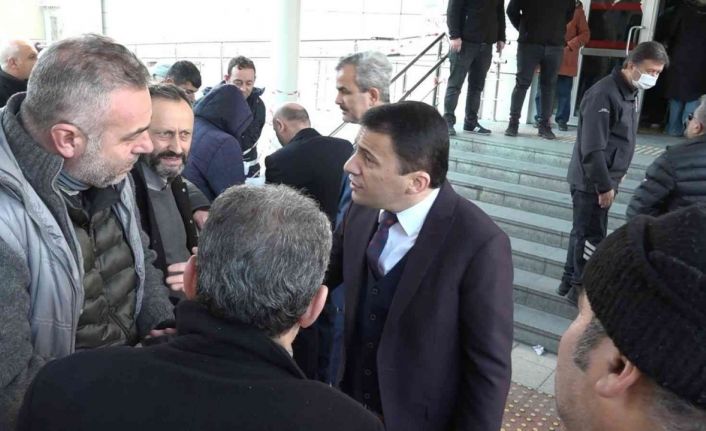 EYT Müjdesi sonrası SGK önünde uzun kuyruklar oluştu