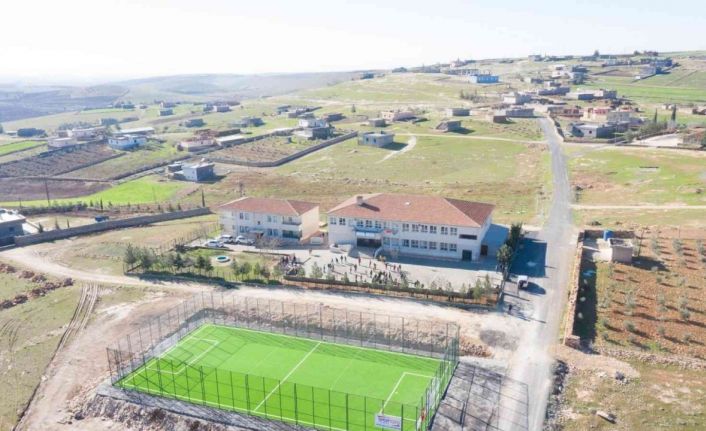 Eyyübiye’ye yapılacak 20 halı sahadan 5’i tamamlandı