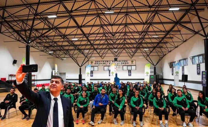 Fadıloğlu Polis Meslek Eğitim Merkezleri sınavına hazırlanan gençlerle buluştu