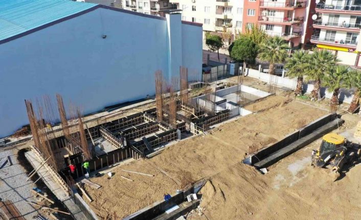 Germencik’te gençlik merkezi ve futbol sahası projelerinin çalışmaları sürüyor