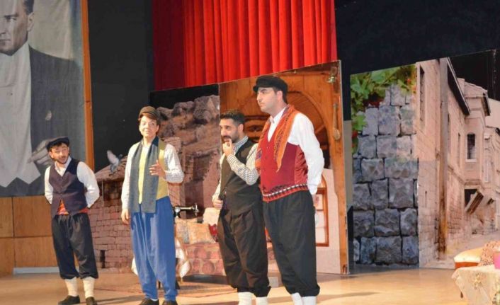 ’Gesi Bağları’ Adlı Tiyatro Oyununa Büyük İlgi