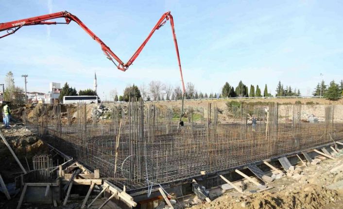 Gölcük’e yapılan yeni terminalin temel betonu atılıyor