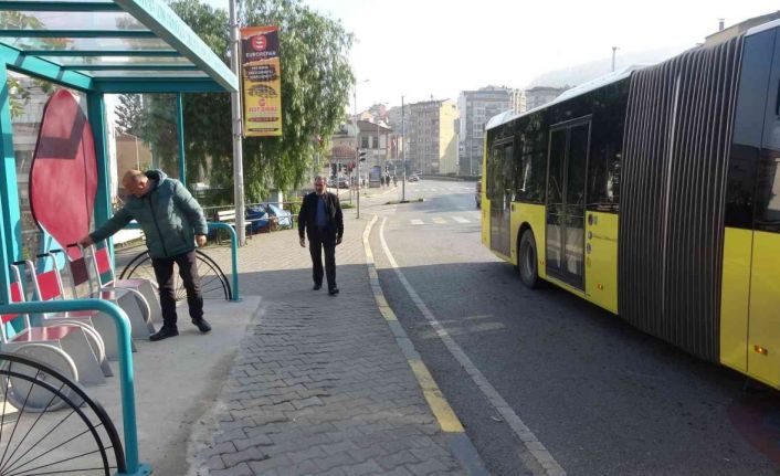 Gören bir daha dönüp bakıyor