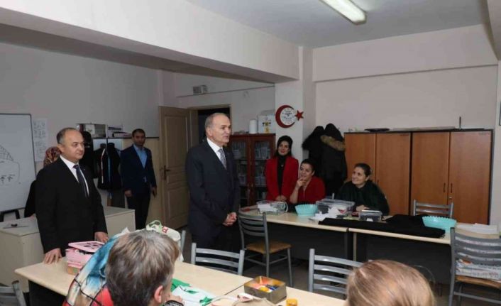 Halk eğitim ve kadem kursiyerlerine ziyaret