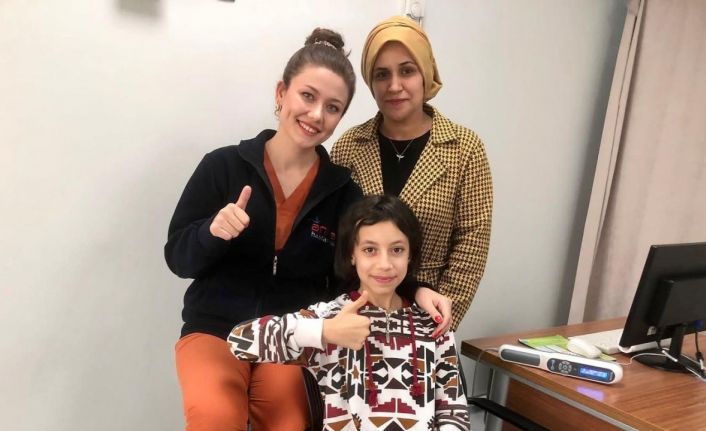 Hayalindeki saçlara fototerapi ile kavuştu