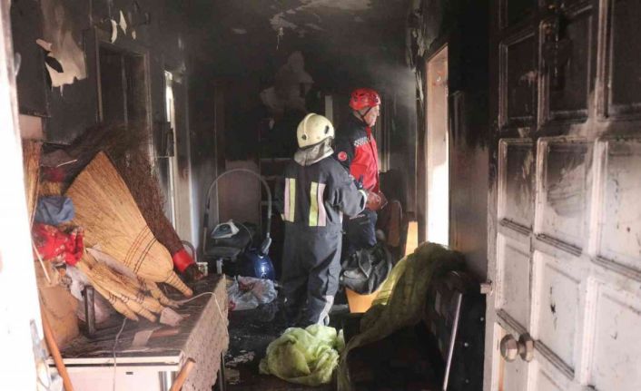 İki katlı evde yangın çıktı