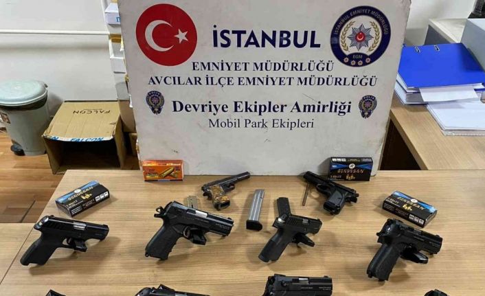 İstanbul’da silah kaçakçılarına operasyon: Garaj kumandası görünümlü suikast silahı ele geçirildi