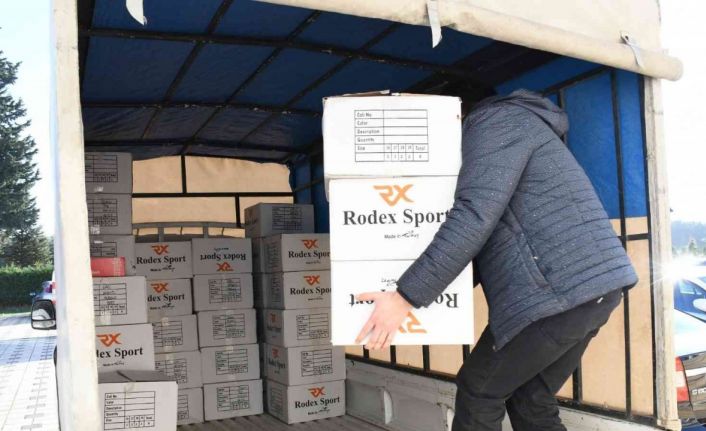 İznik Belediyesi’nden miniklere kışlık hediye