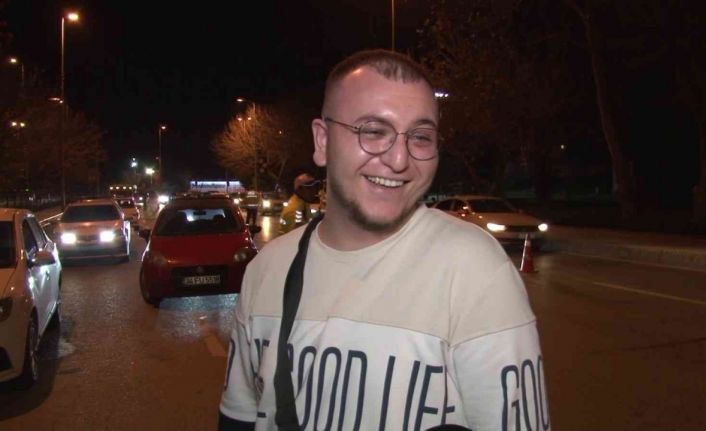 Kadıköy’de denetime takılan korsan taksiciden muhabire ilginç tepki: ’Güleyim mi ağlayayım mı bilemedim’