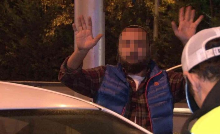 Kadıköy’de trafik denetiminde alkollü çıktı, basın mensuplarına el salladı