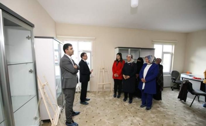 Kadınların üretim yapacağı merkez törenle açıldı