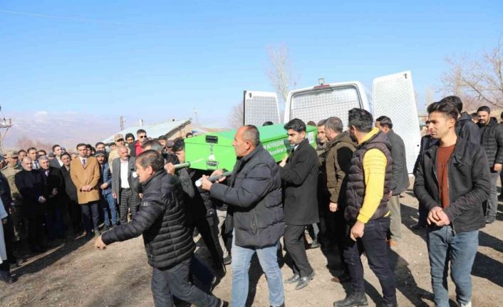 Kalp krizi sonucu hayatını kaybeden lise öğrencisi gözyaşları arasında toprağa verildi