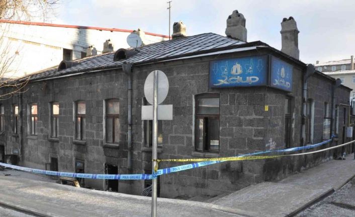 Kars’ta bir işyeri yandı