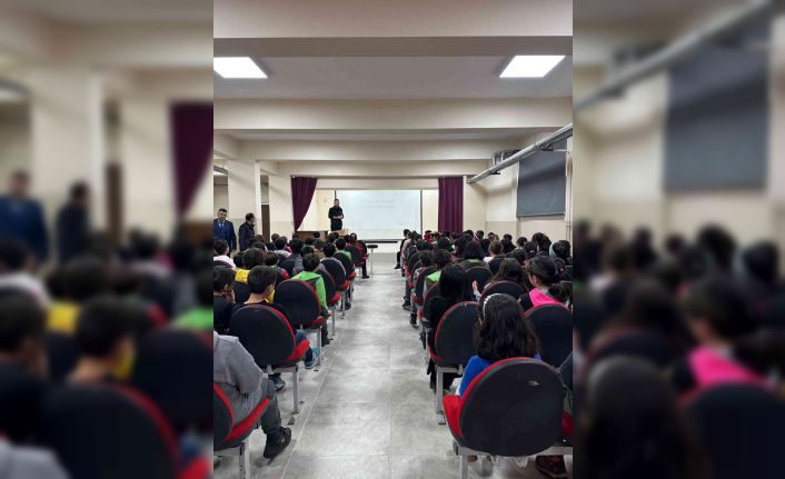 Kars’ta polisten siber zorbalık ve teknoloji bağılılığı eğitimi