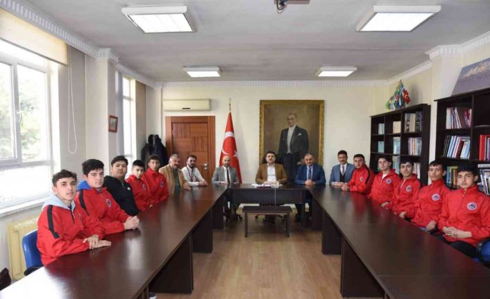 Kayseri’nin ilk ve tek ragbi takımı, ilçe protokolü ile bir araya geldi