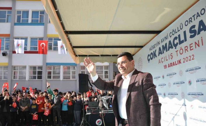 Kepez’den Hüseyin Avni Çöllü Ortaokulu’na Çok Amaçlı Salon