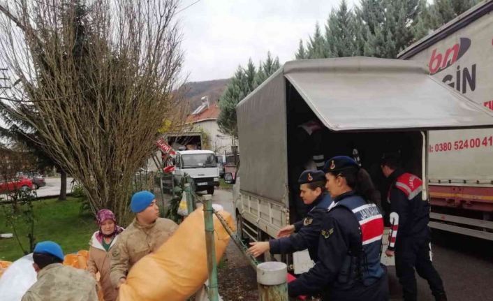 Kocaeli jandarmasından Düzce’ye yardım eli