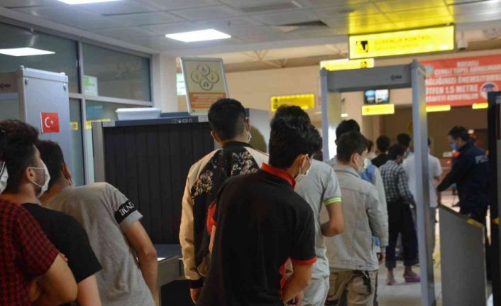 Kocaeli’de 67 düzensiz göçmen sınır dışı edildi