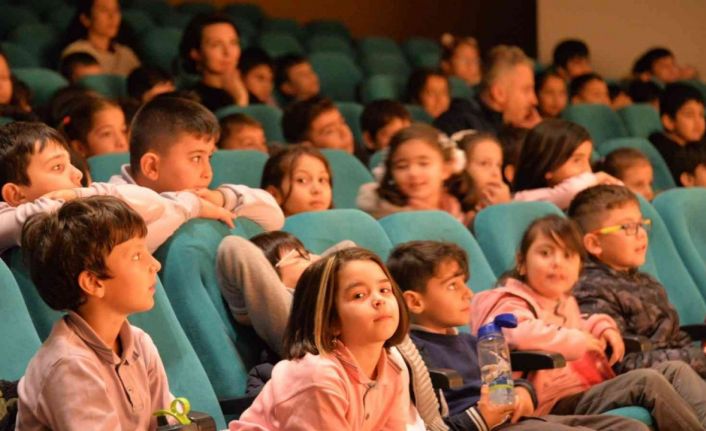 “Kostüm Odası”nı beğeniyle izlediler