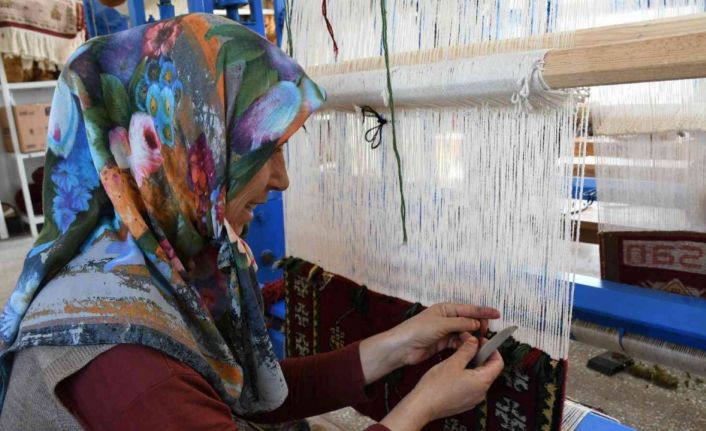 Köy Yaşam Merkezi’nde 3 kuşak birlikte eğitim görüyor