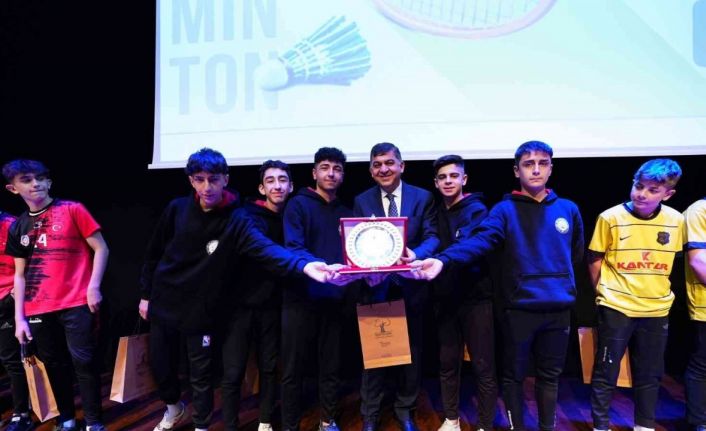 Kurtuluş kupalarında ödül mutluluğu yaşandı