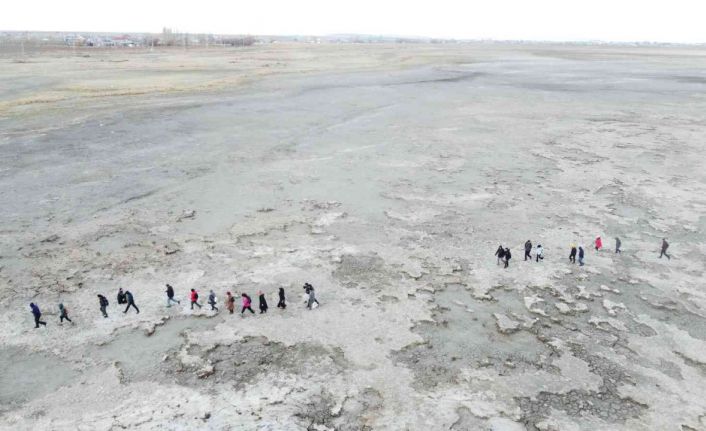 Kuş cenneti Arin Gölü tehlike altında