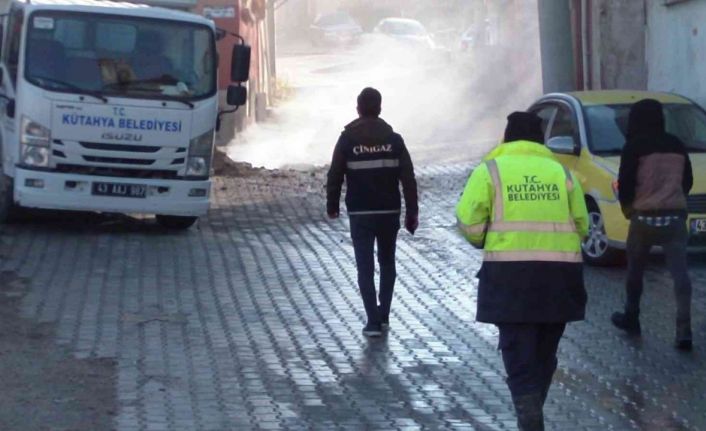 Kütahya’da faciadan dönüldü, alt yapı çalışması sırasında doğalgaz ana boru hattı delindi