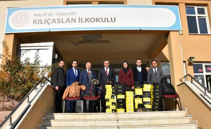 Malatya TSO’dan öğrencilere bot ve mont yardımı