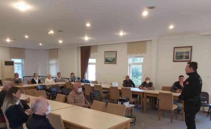 Marmaris’te huzurevi sakinlerine trafik eğitimi verildi