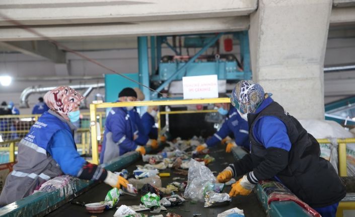 Melikgazi’de geri dönüşüm ile istihdam ve ekonomiye katkı devam ediyor